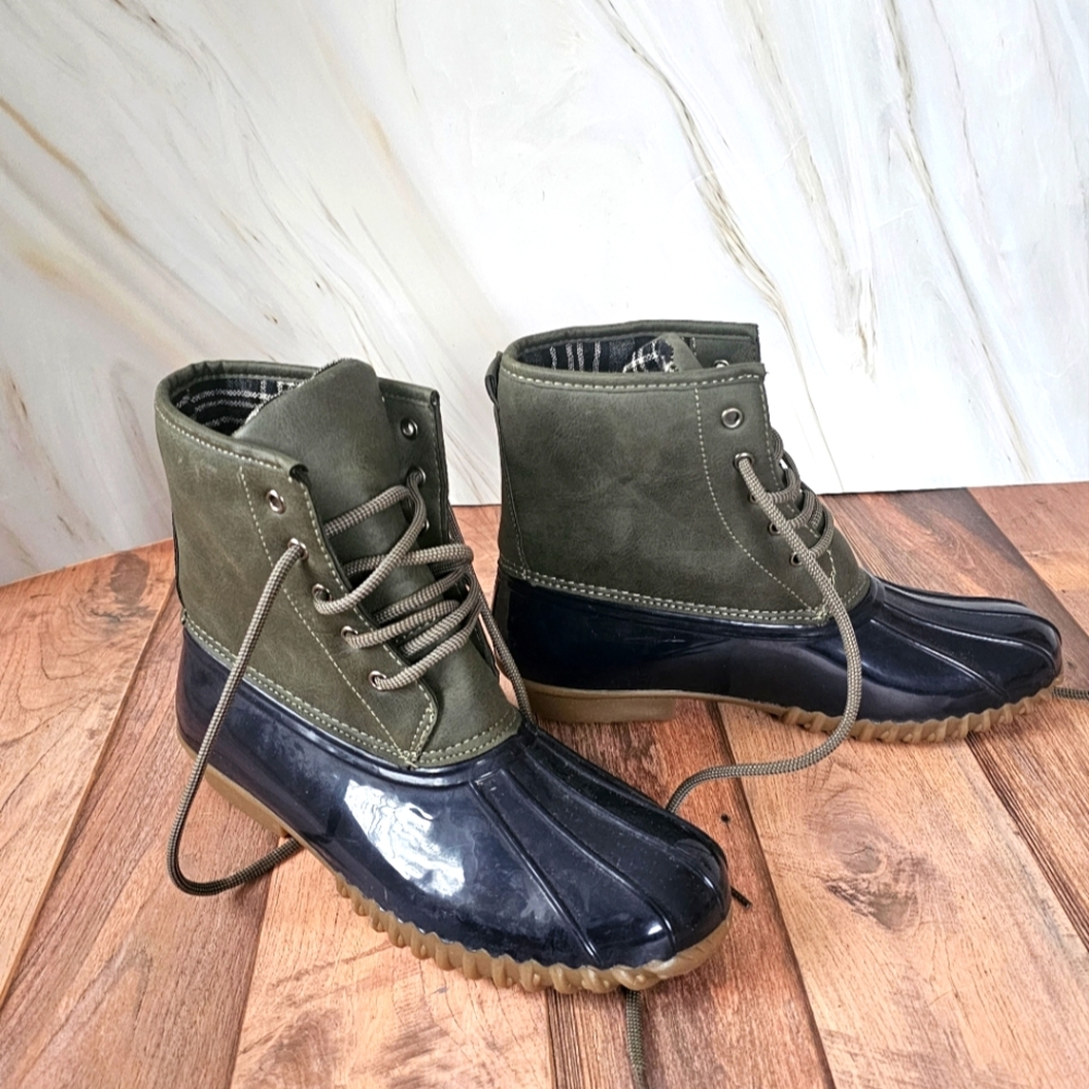 Perfect condition Charles Albert Womans Duck Boots Size 9